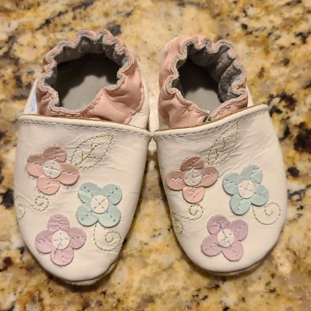Robeez Girls Leather Soft Sole Baby Shoe 0-6 Month